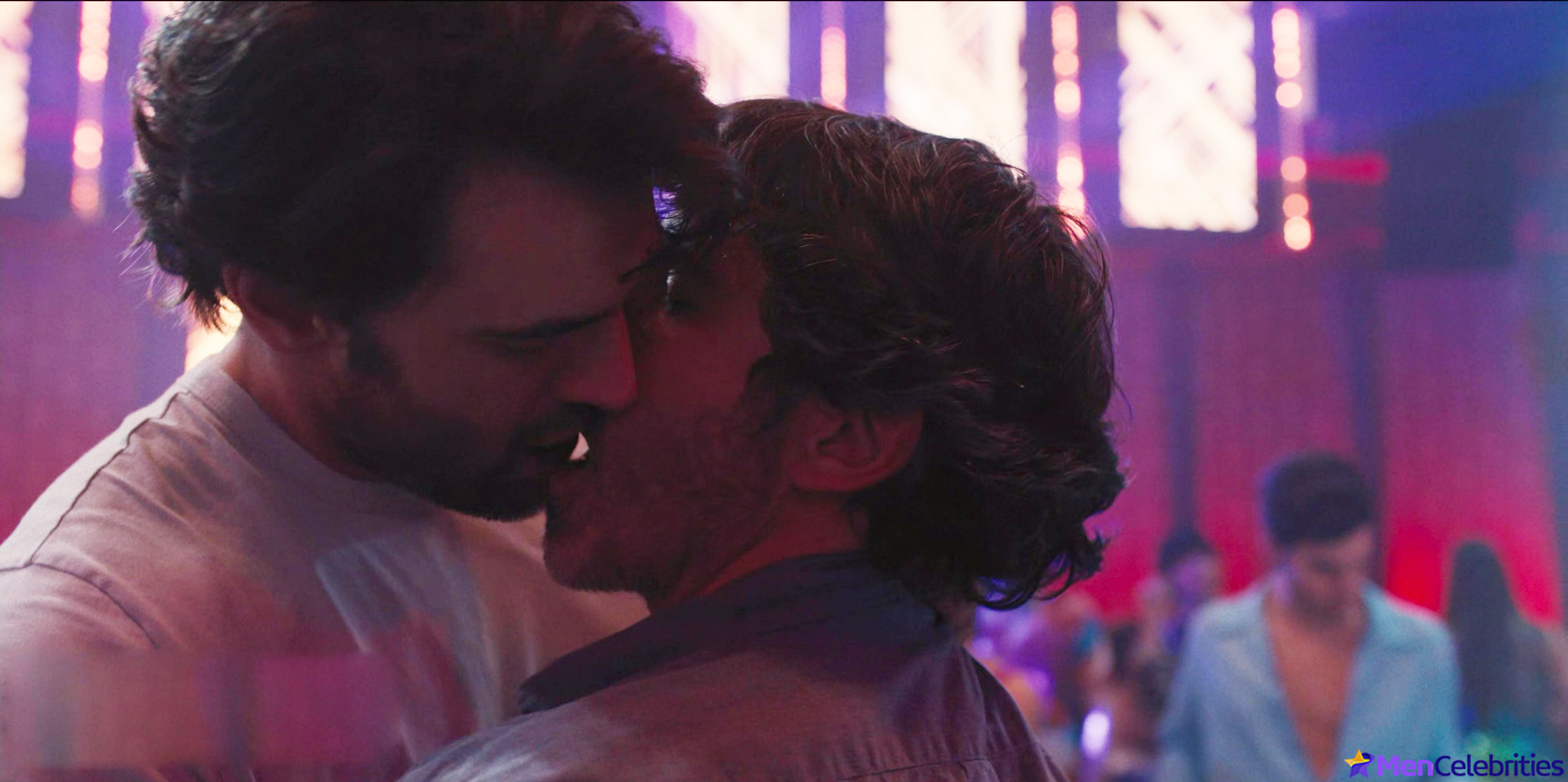 Tom Bateman nude and sex scenes