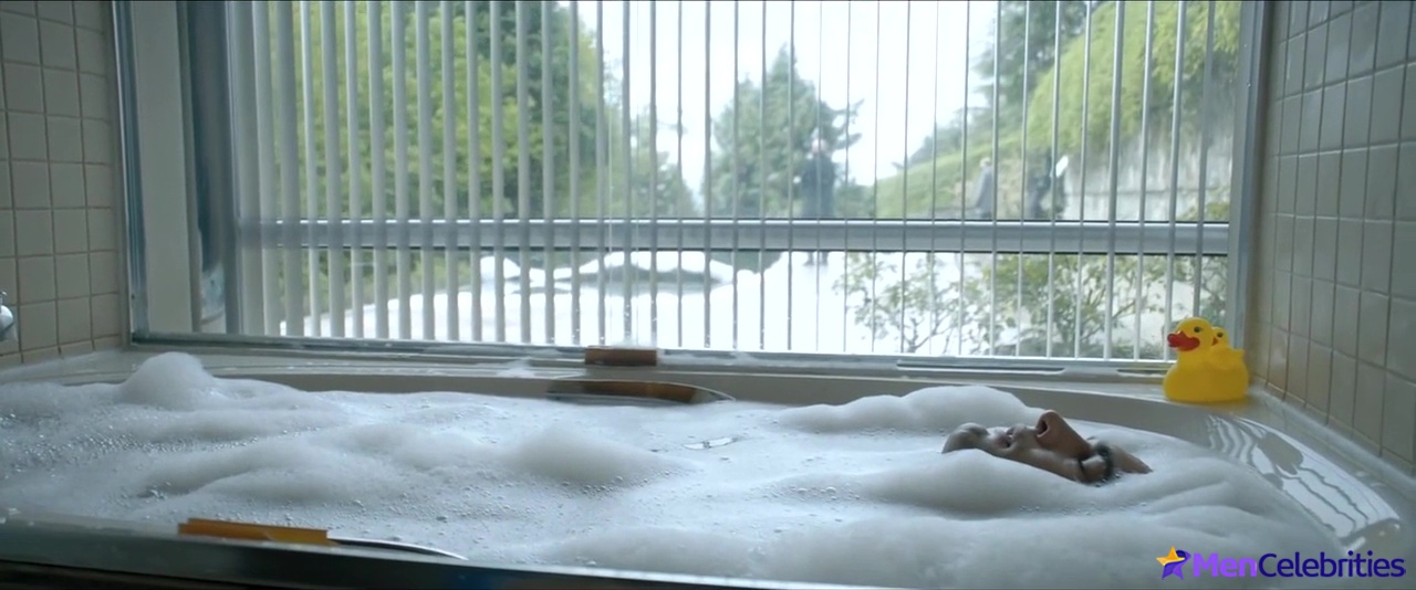 Tom Bateman nude and sex scenes