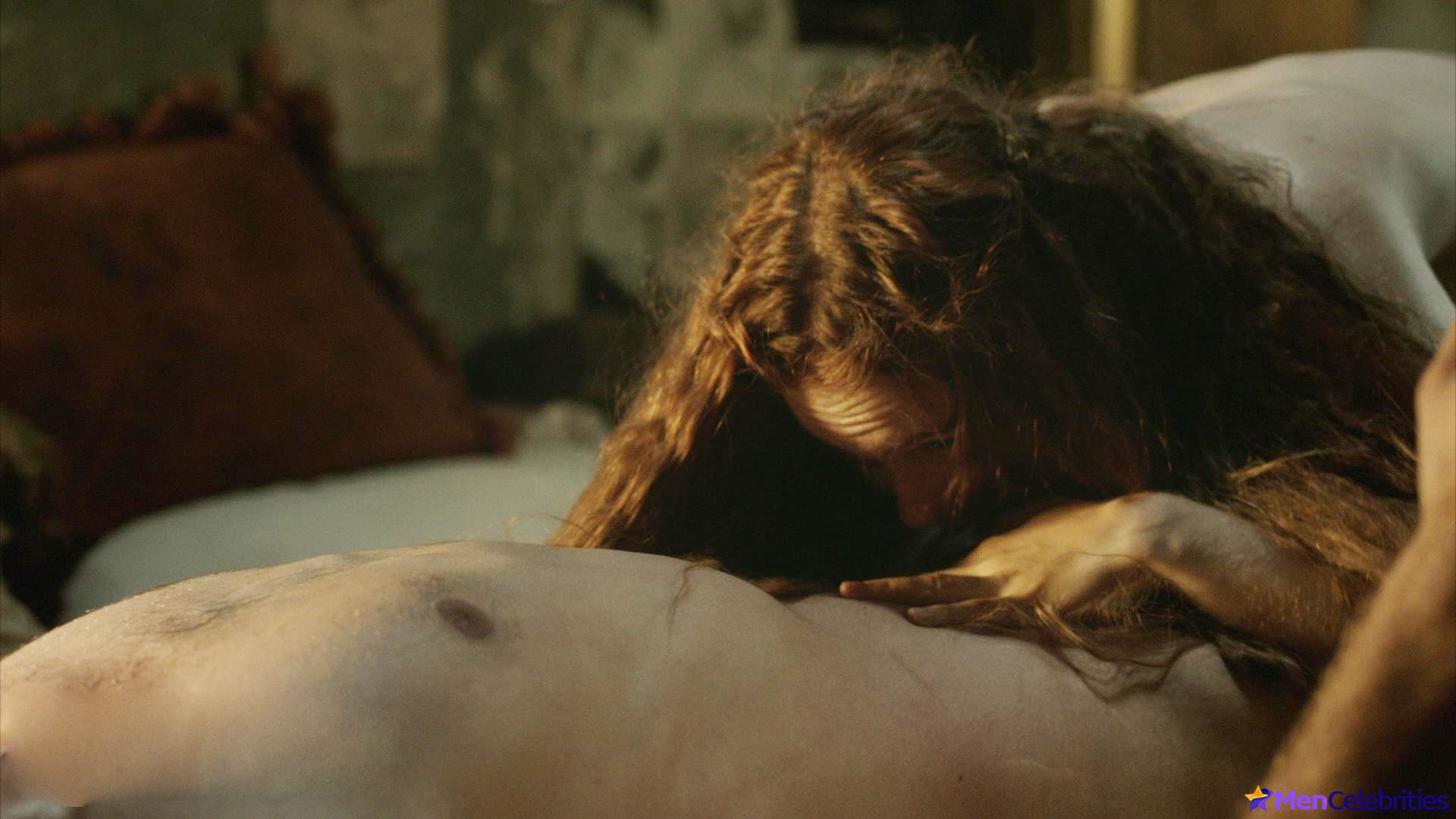 Tom Bateman nude and sex scenes