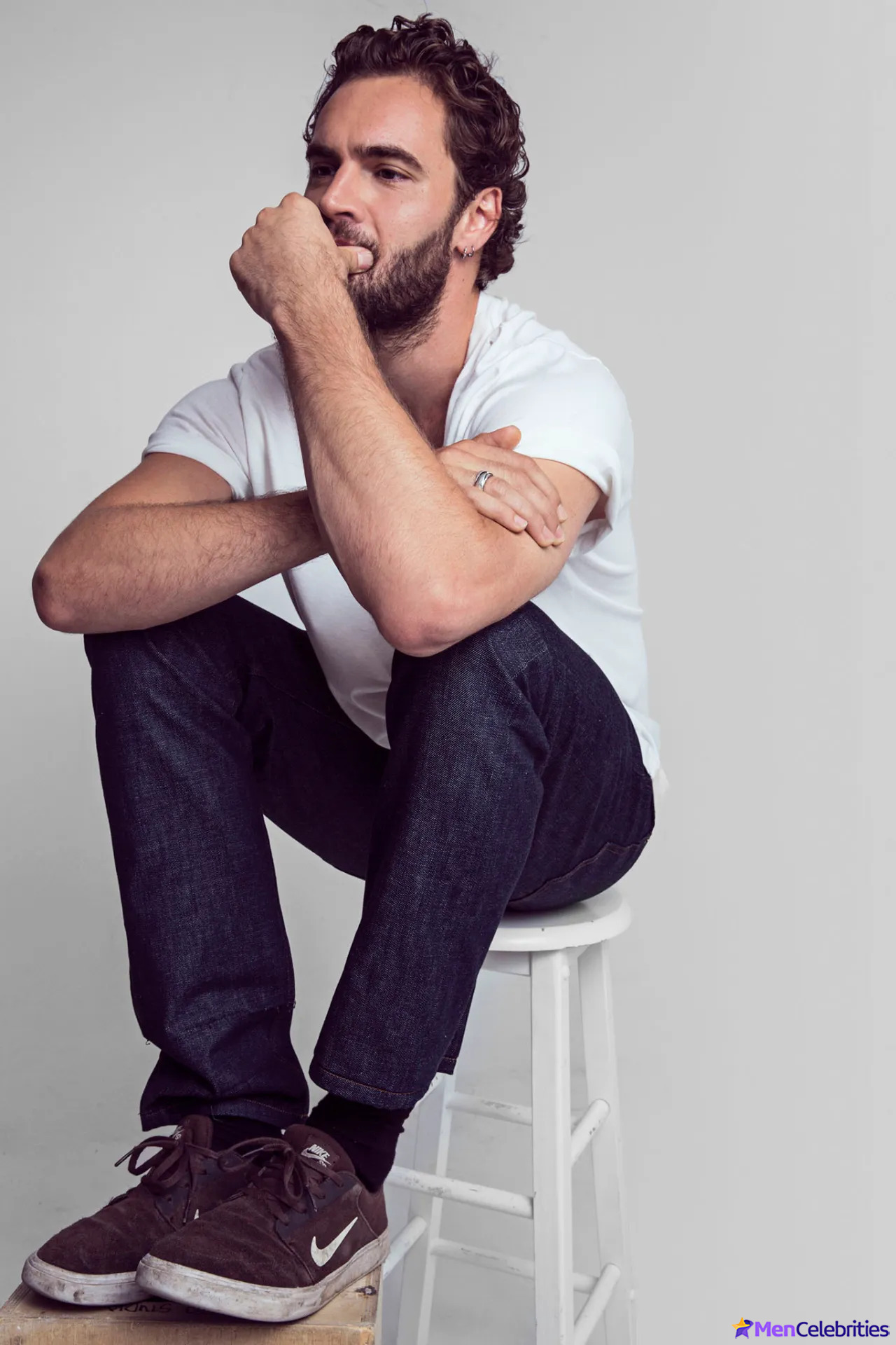 Tom Bateman sexy posing photos