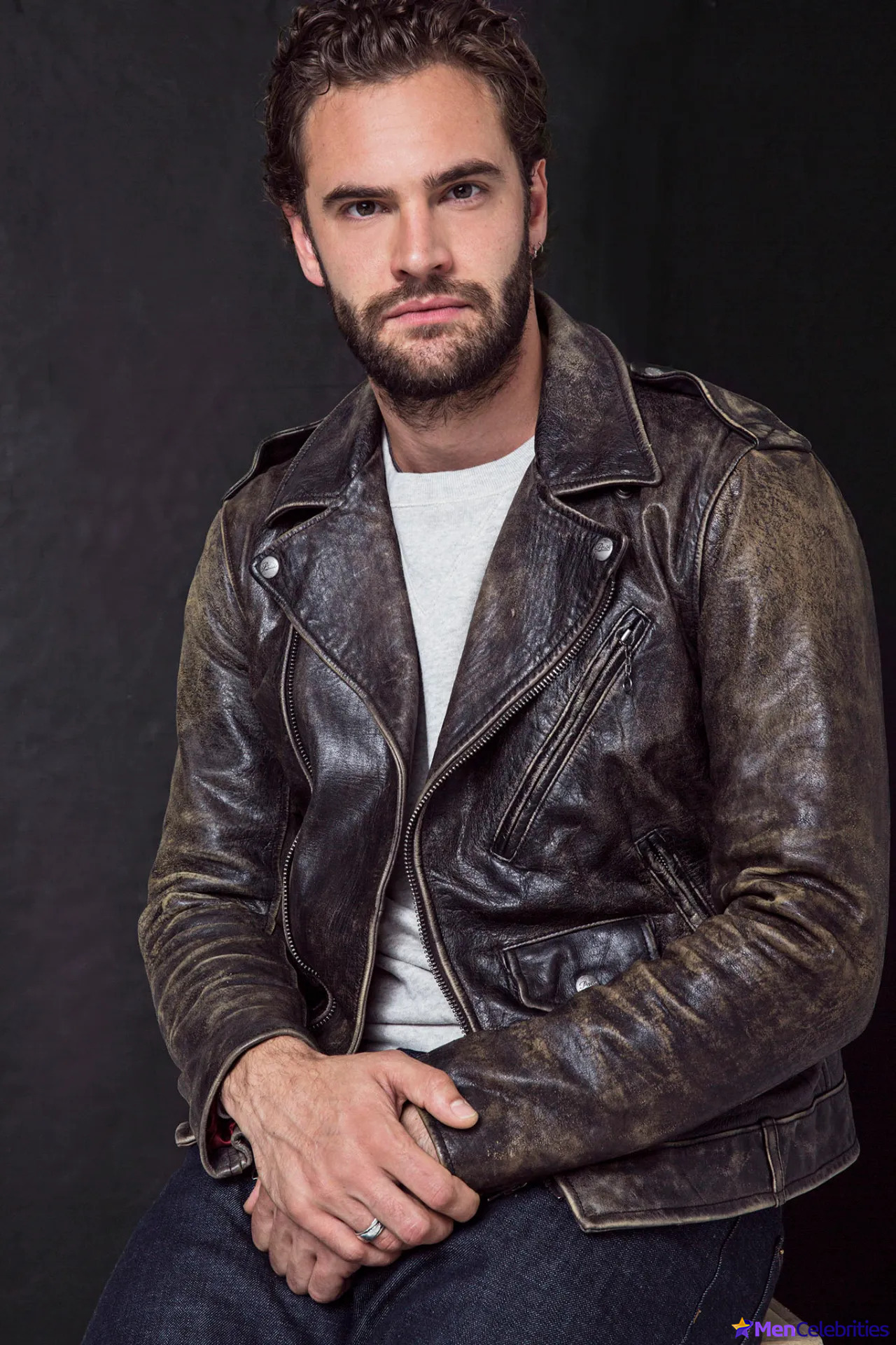 Tom Bateman sexy posing photos