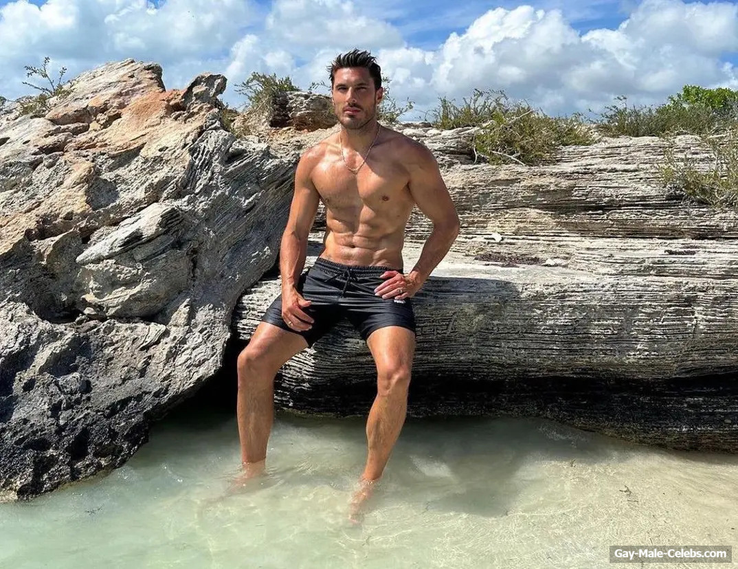 Chris Appleton shirtless and cock bulge photos