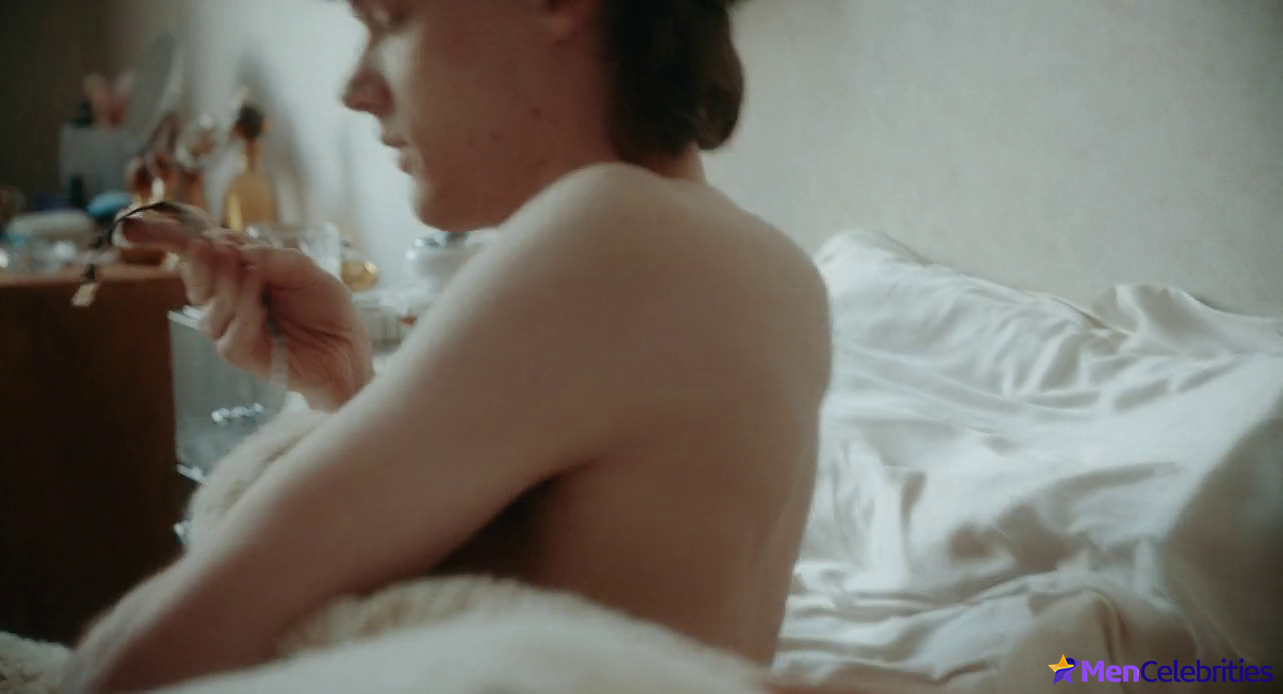 Christopher Briney nude and sex scenes
