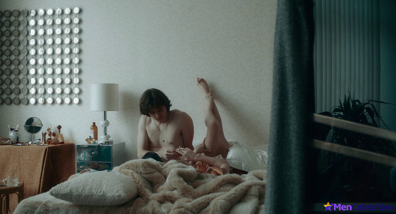Christopher Briney nude and sex scenes
