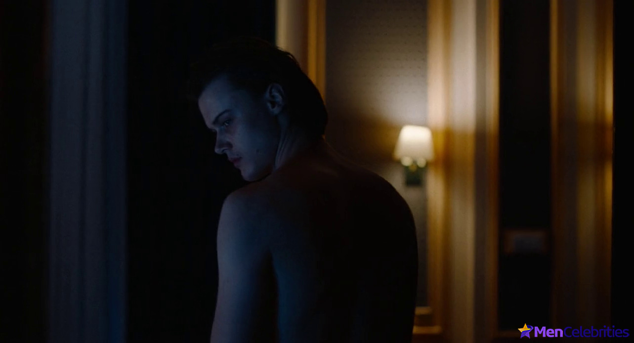 Christopher Briney nude and sex scenes