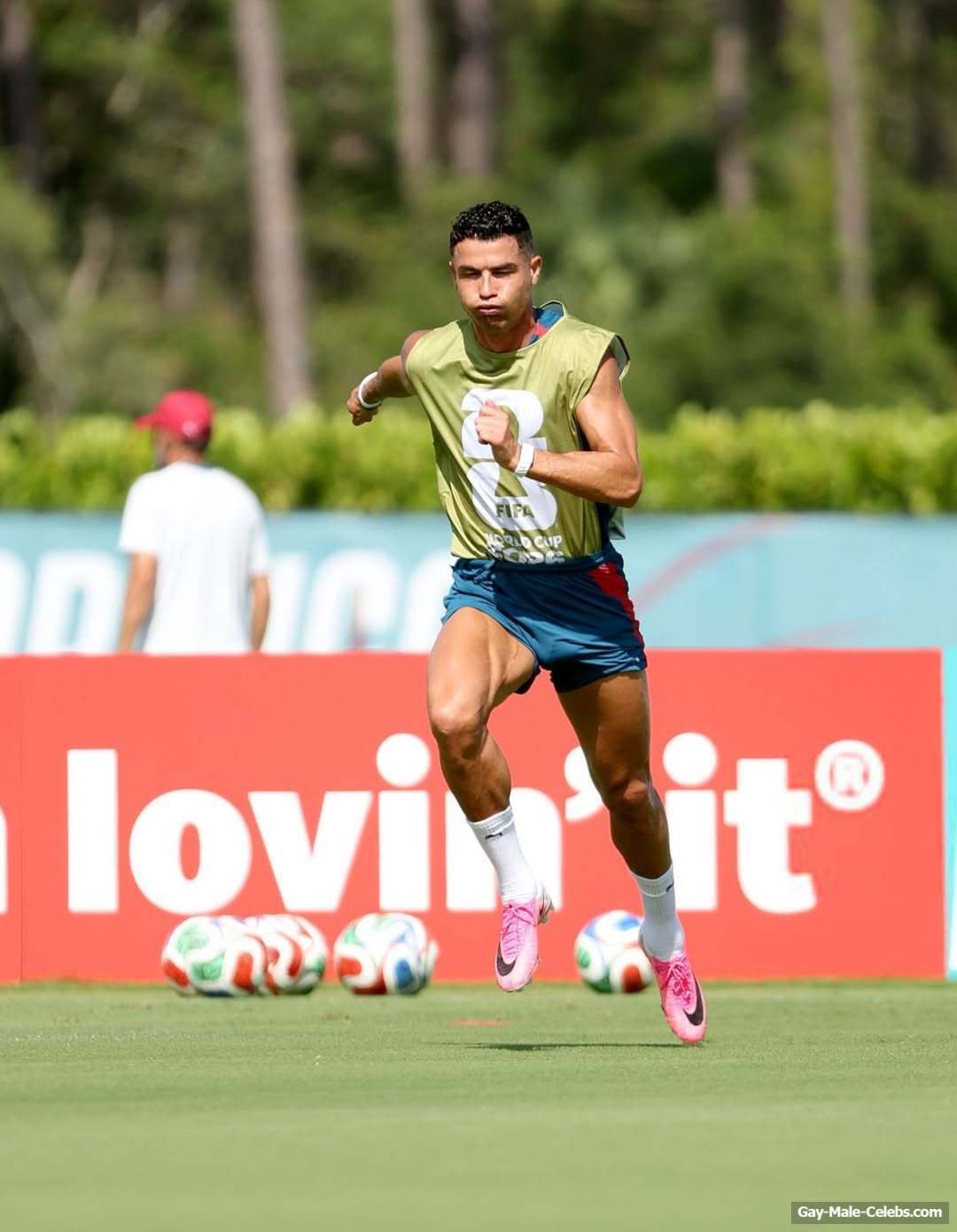 Cristiano Ronaldo Shirtless And Dick Bulge Pics