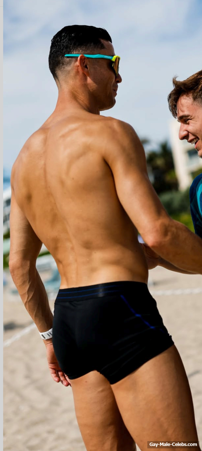 Cristiano Ronaldo Shirtless And Dick Bulge Pics