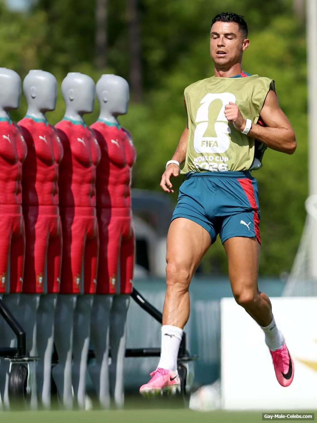 Cristiano Ronaldo Shirtless And Dick Bulge Pics