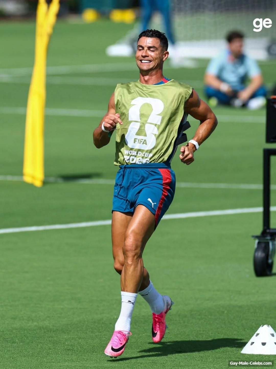 Cristiano Ronaldo Shirtless And Dick Bulge Pics