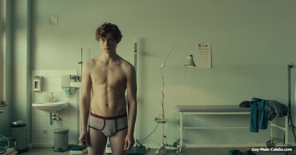 Damian Hardung Dick Bulge and Underwear Scenes in Auerhaus 