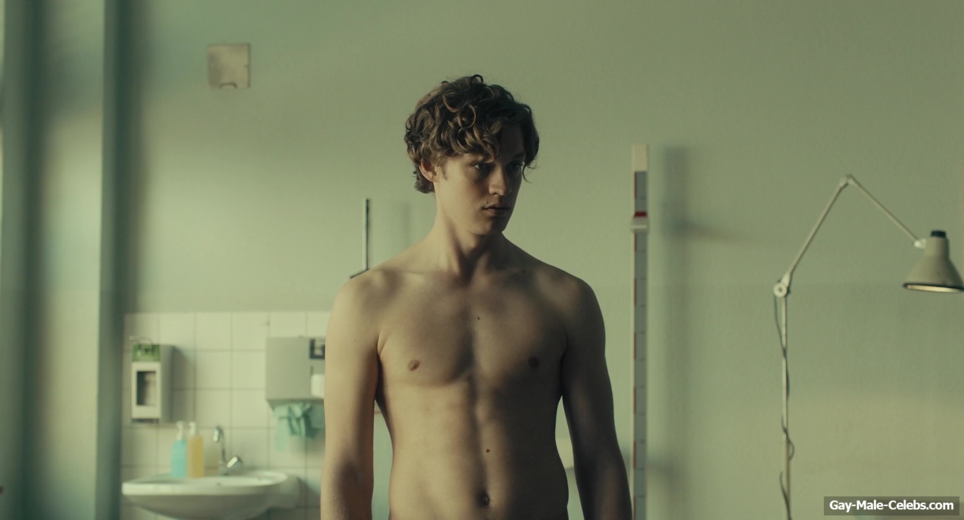 Damian Hardung Dick Bulge and Underwear Scenes in Auerhaus 