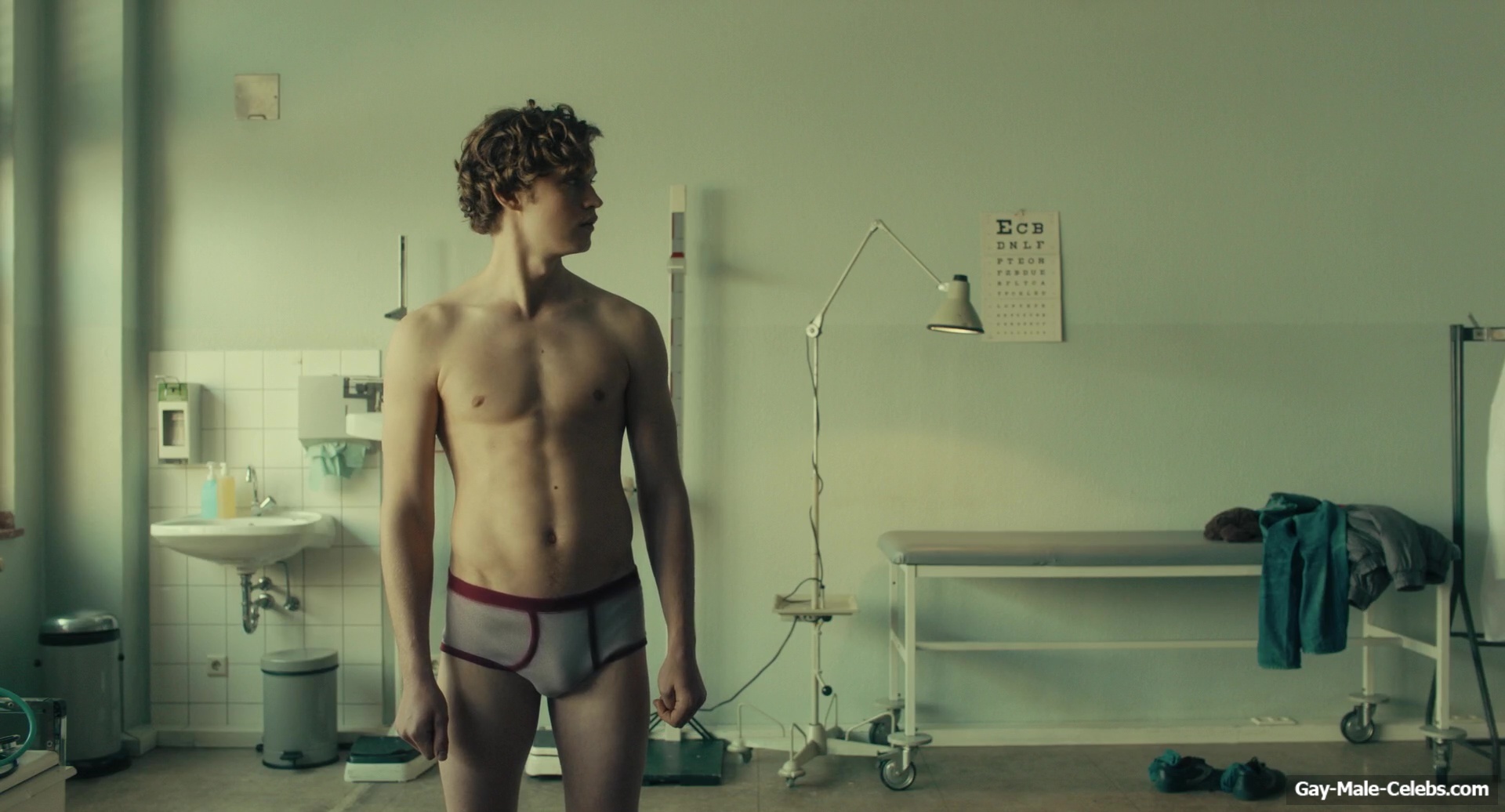 Damian Hardung Dick Bulge and Underwear Scenes in Auerhaus 