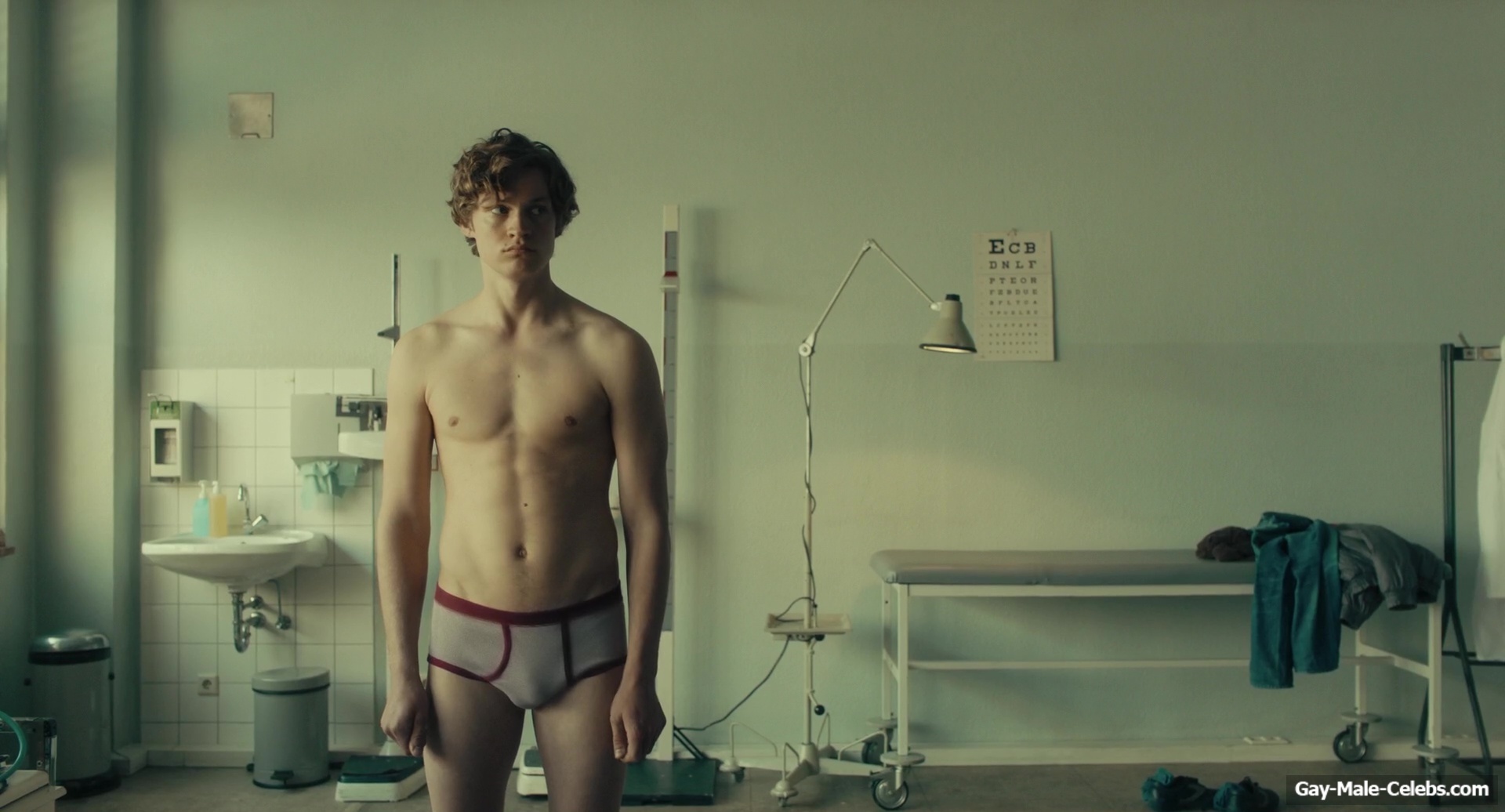 Damian Hardung Dick Bulge and Underwear Scenes in Auerhaus 