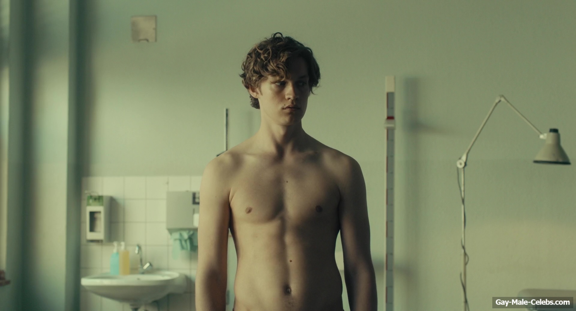 Damian Hardung Dick Bulge and Underwear Scenes in Auerhaus 