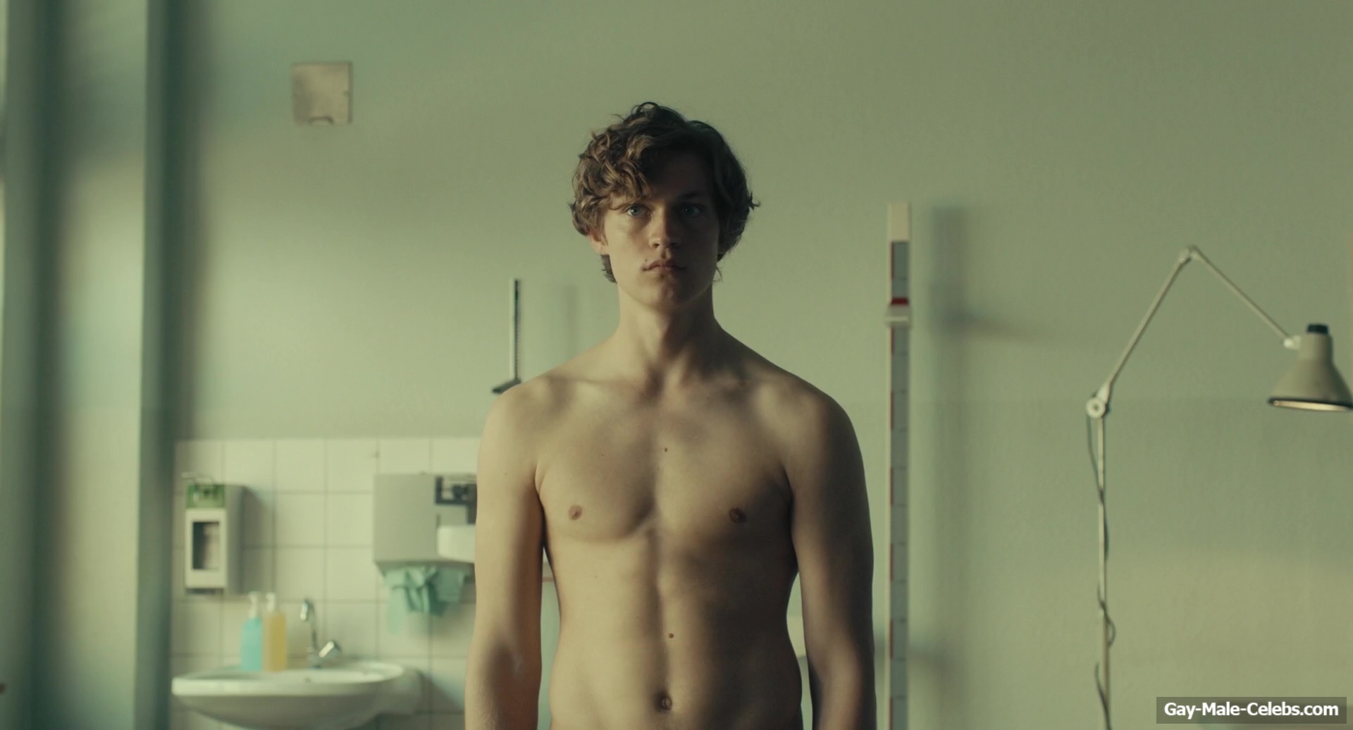Damian Hardung Dick Bulge and Underwear Scenes in Auerhaus 