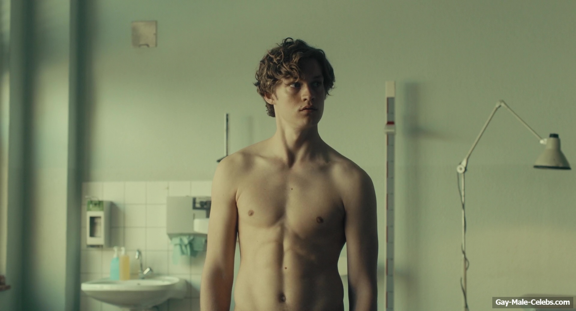 Damian Hardung Dick Bulge and Underwear Scenes in Auerhaus 