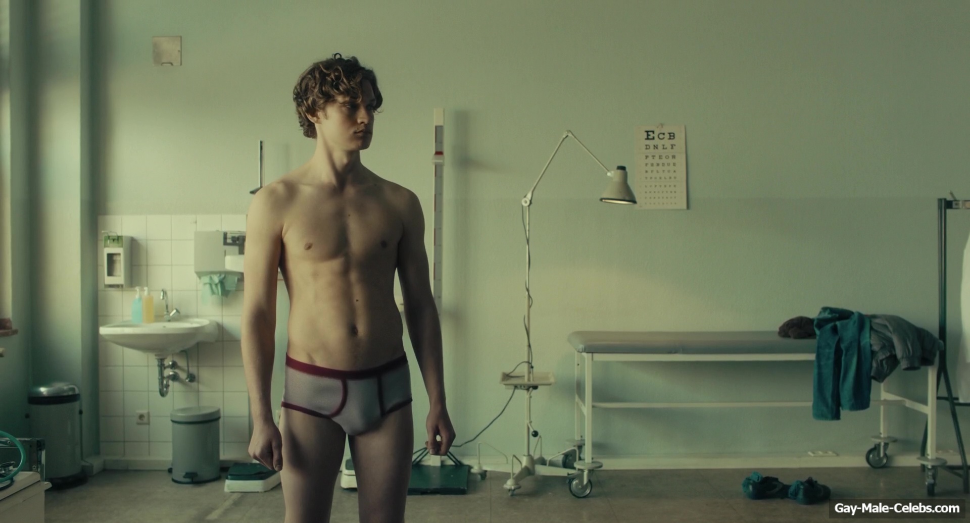 Damian Hardung Dick Bulge and Underwear Scenes in Auerhaus 