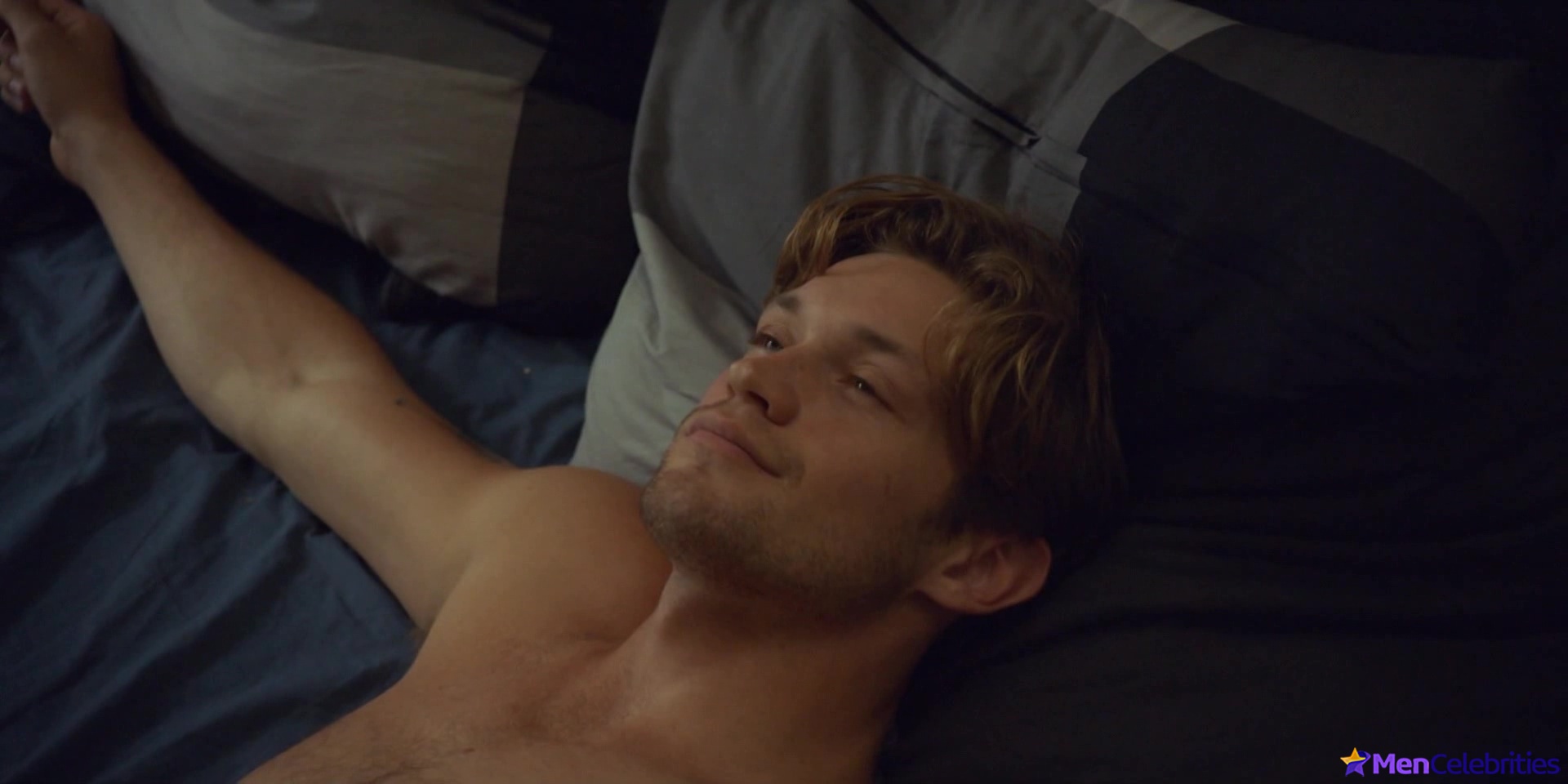 Damian Hardung shirtless in Softies 1-01 Episode 1 1