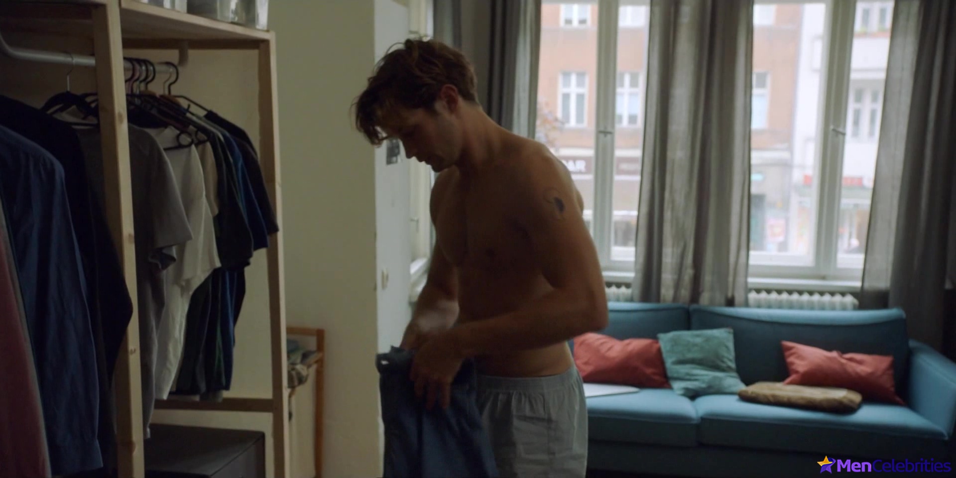 Damian Hardung shirtless in Softies 1-01 Episode 1 1