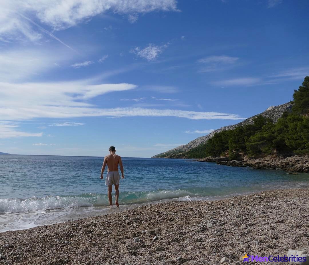 Damian Hardung nude and erotic photos