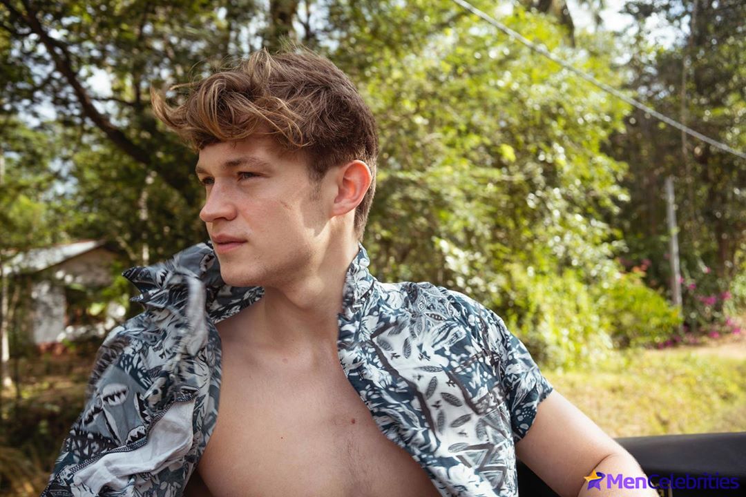 Damian Hardung nude and erotic photos