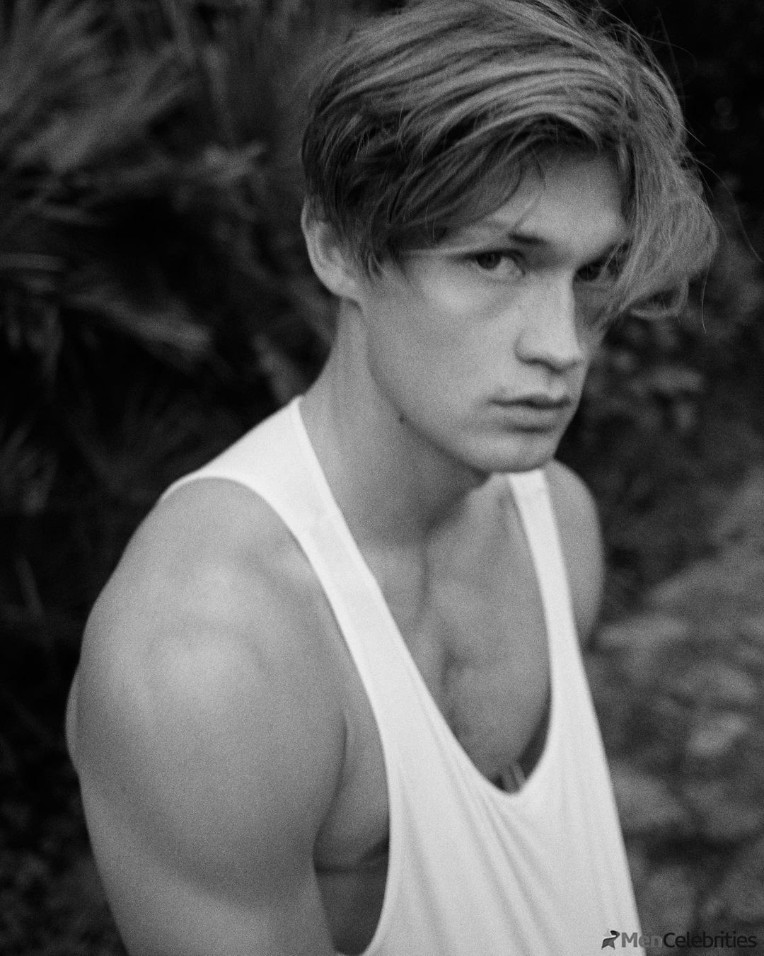 Damian Hardung nude and erotic photos