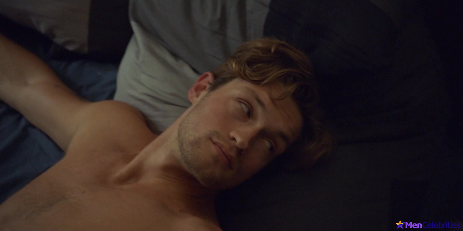 Damian Hardung shirtless in Softies 1-01 Episode 1 1
