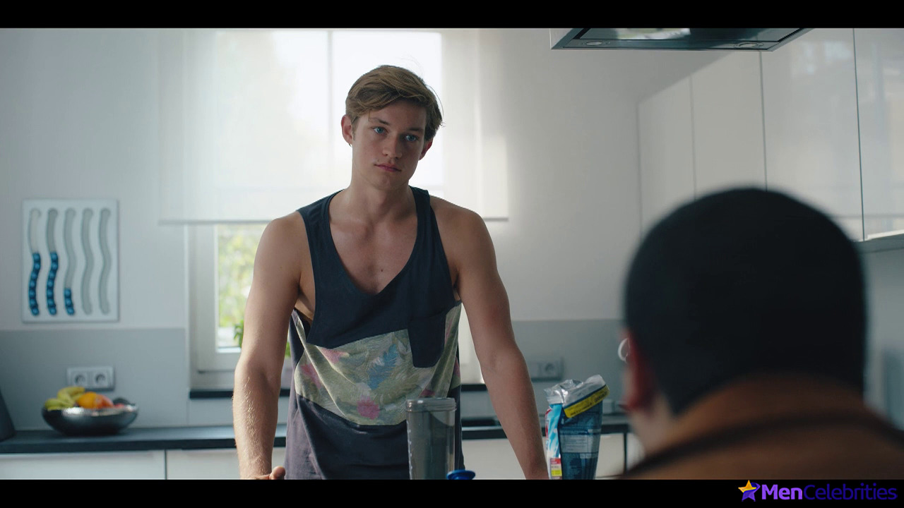 Damian Hardung and Danilo Kamber shirtless in How To Sell Drugs Online 2-01 Think Different