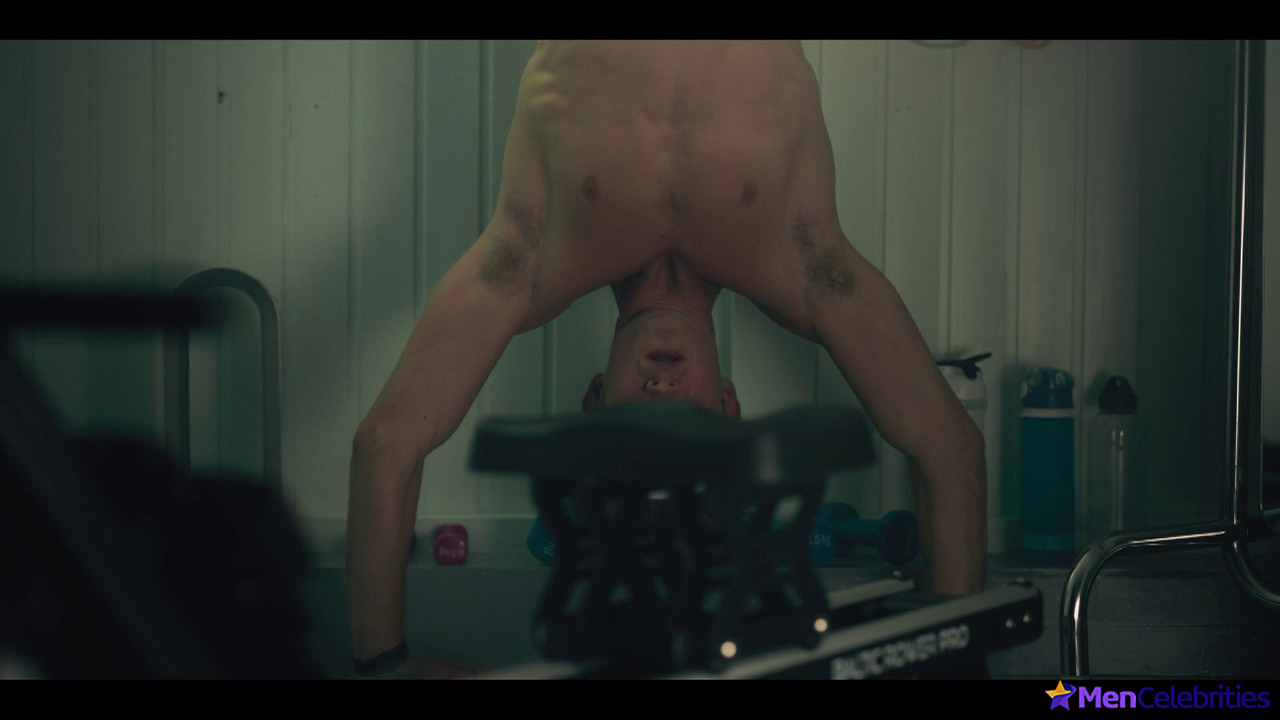 Damian Hardung shirtless in How To Sell Drugs Online 3-05 To make amends maybe be friends