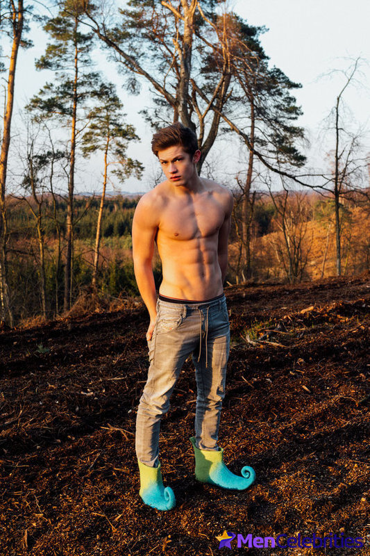 Damian Hardung nude and erotic photos