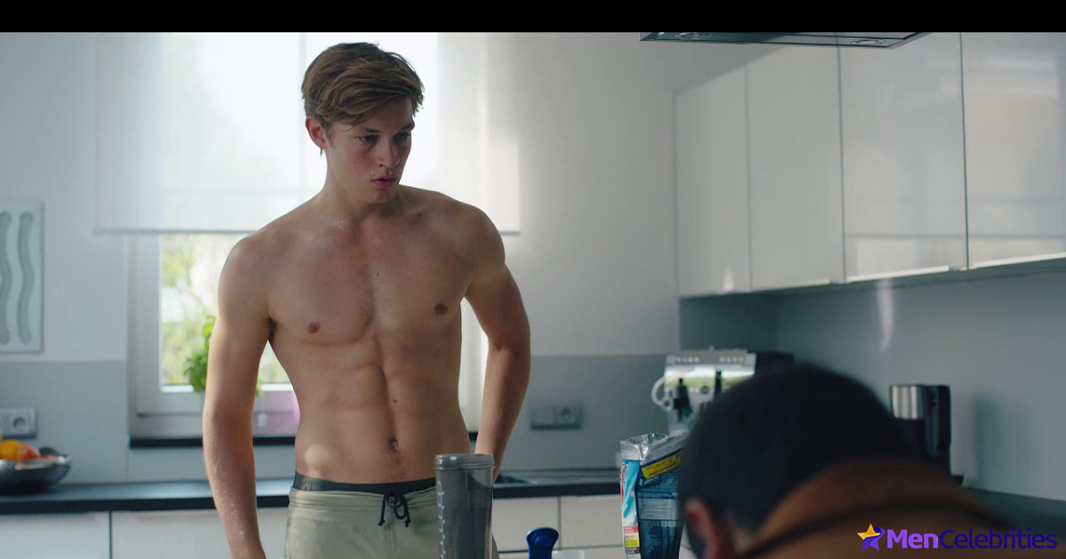 Damian Hardung and Danilo Kamber shirtless in How To Sell Drugs Online 2-01 Think Different