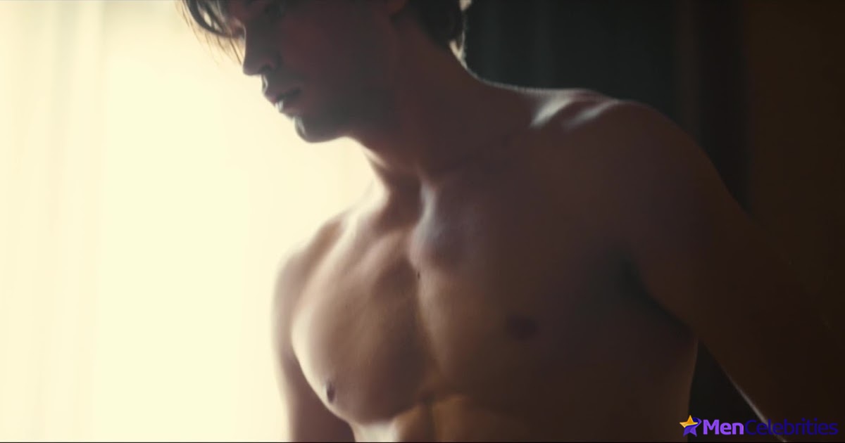 Damian Hardung shirtless in Maxton Hall 1-04 The Moment Of Truth