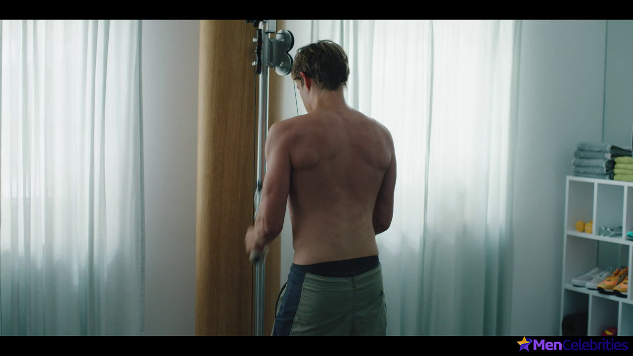 Damian Hardung and Danilo Kamber shirtless in How To Sell Drugs Online 2-01 Think Different