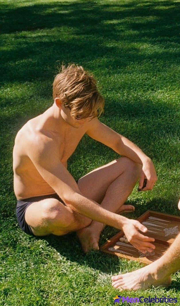 Damian Hardung nude and erotic photos