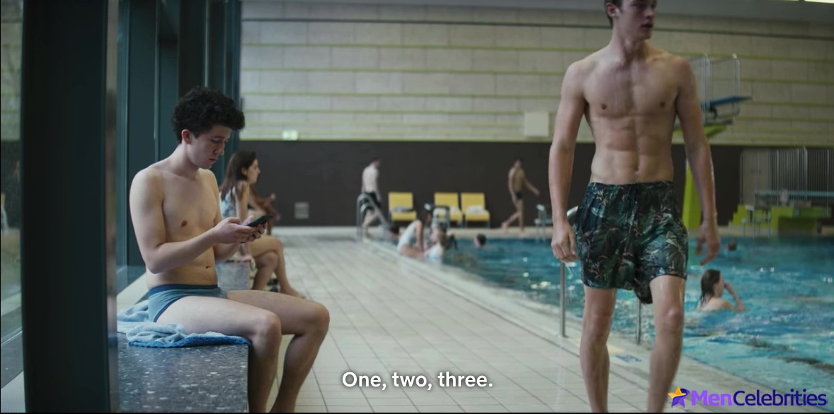 Damian Hardung shirtless in How To Sell Drugs Online 1-01 Nerd Today Boss Tomorrow