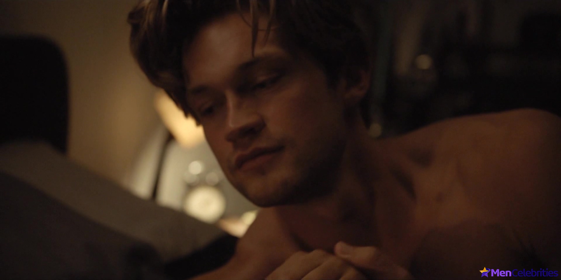 Damian Hardung shirtless in Softies 1-01 Episode 1 1