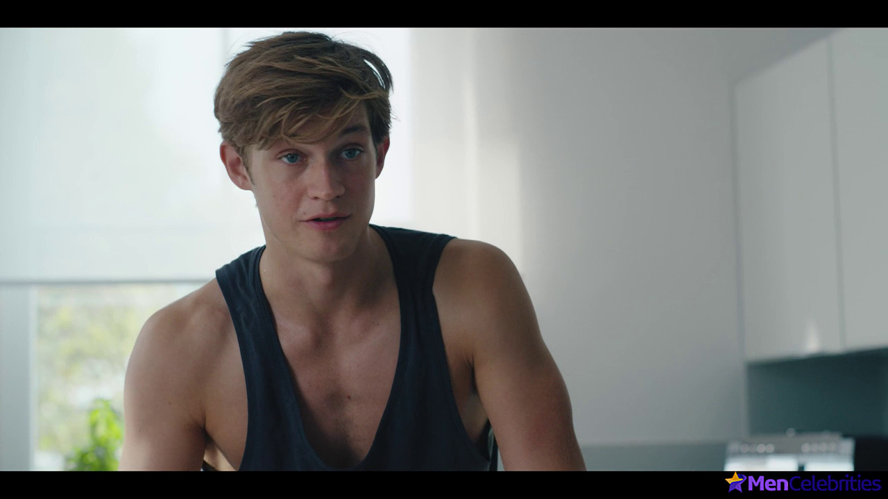 Damian Hardung and Danilo Kamber shirtless in How To Sell Drugs Online 2-01 Think Different
