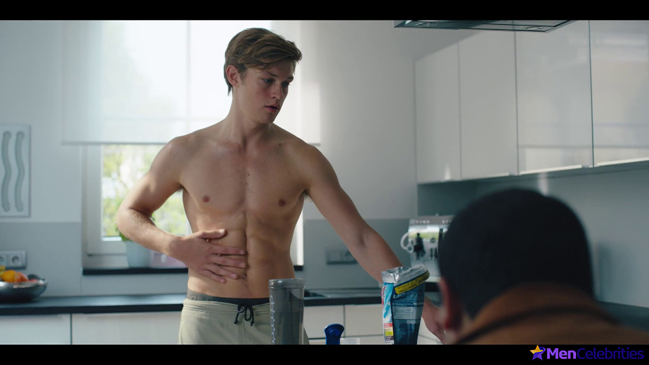 Damian Hardung and Danilo Kamber shirtless in How To Sell Drugs Online 2-01 Think Different