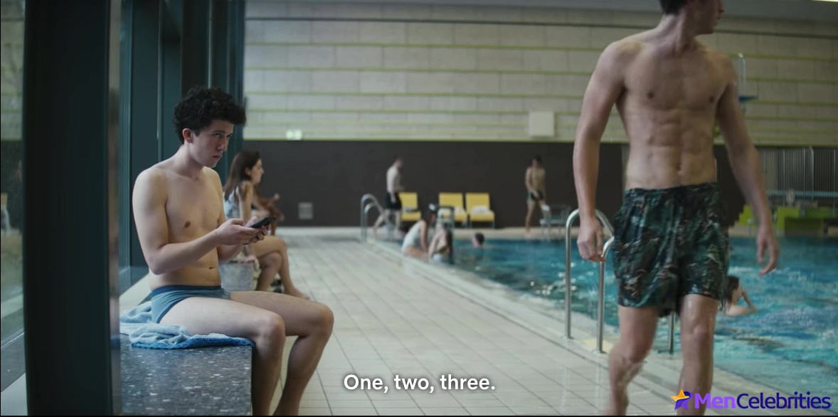 Damian Hardung shirtless in How To Sell Drugs Online 1-01 Nerd Today Boss Tomorrow