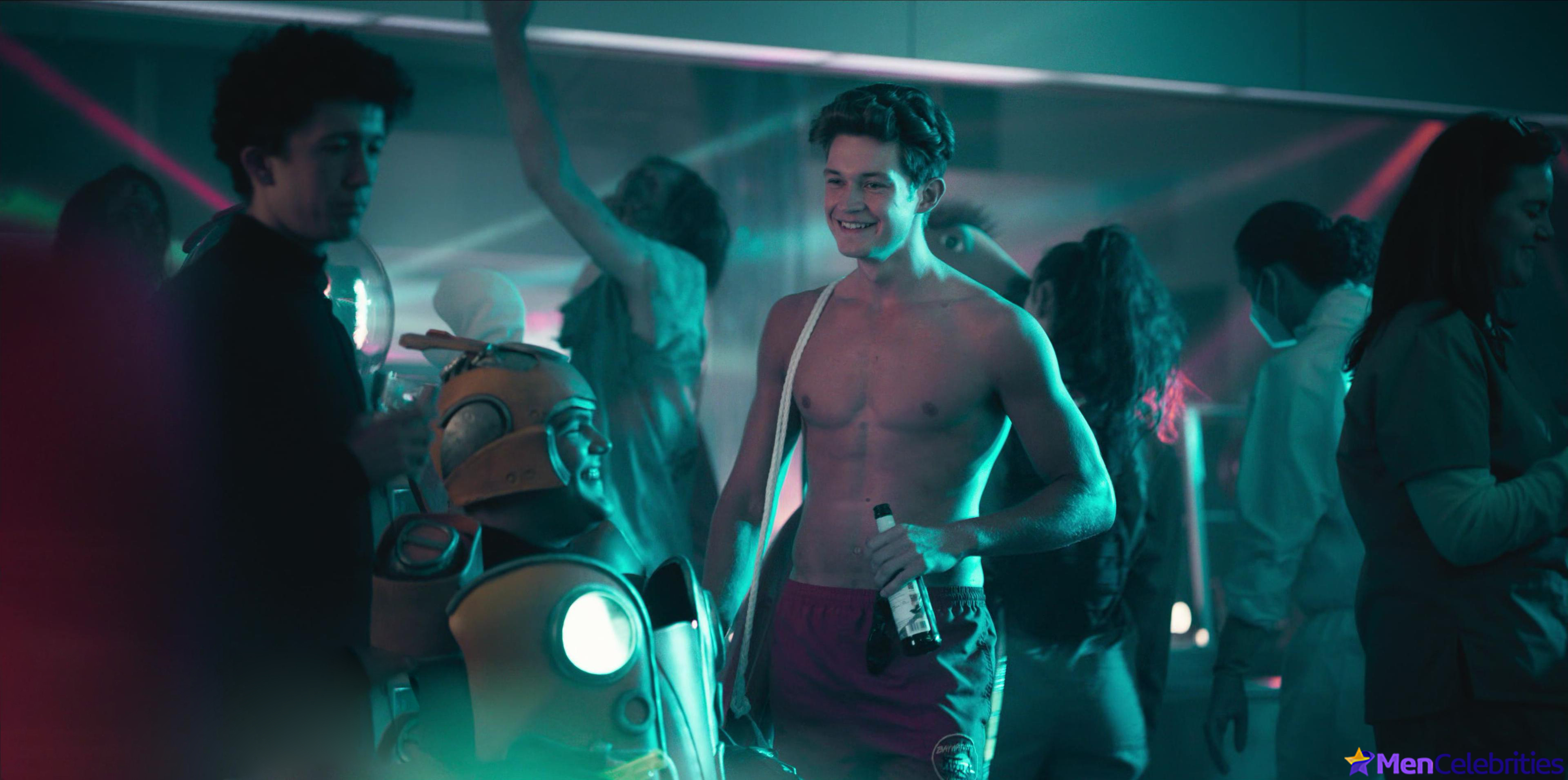 Damian Hardung nude and sex movie scenes