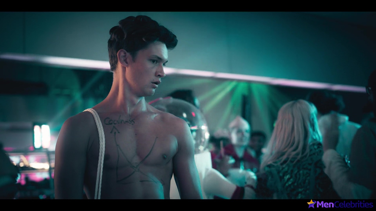 Damian Hardung shirtless in How To Sell Drugs Online 3-05 To make amends maybe be friends