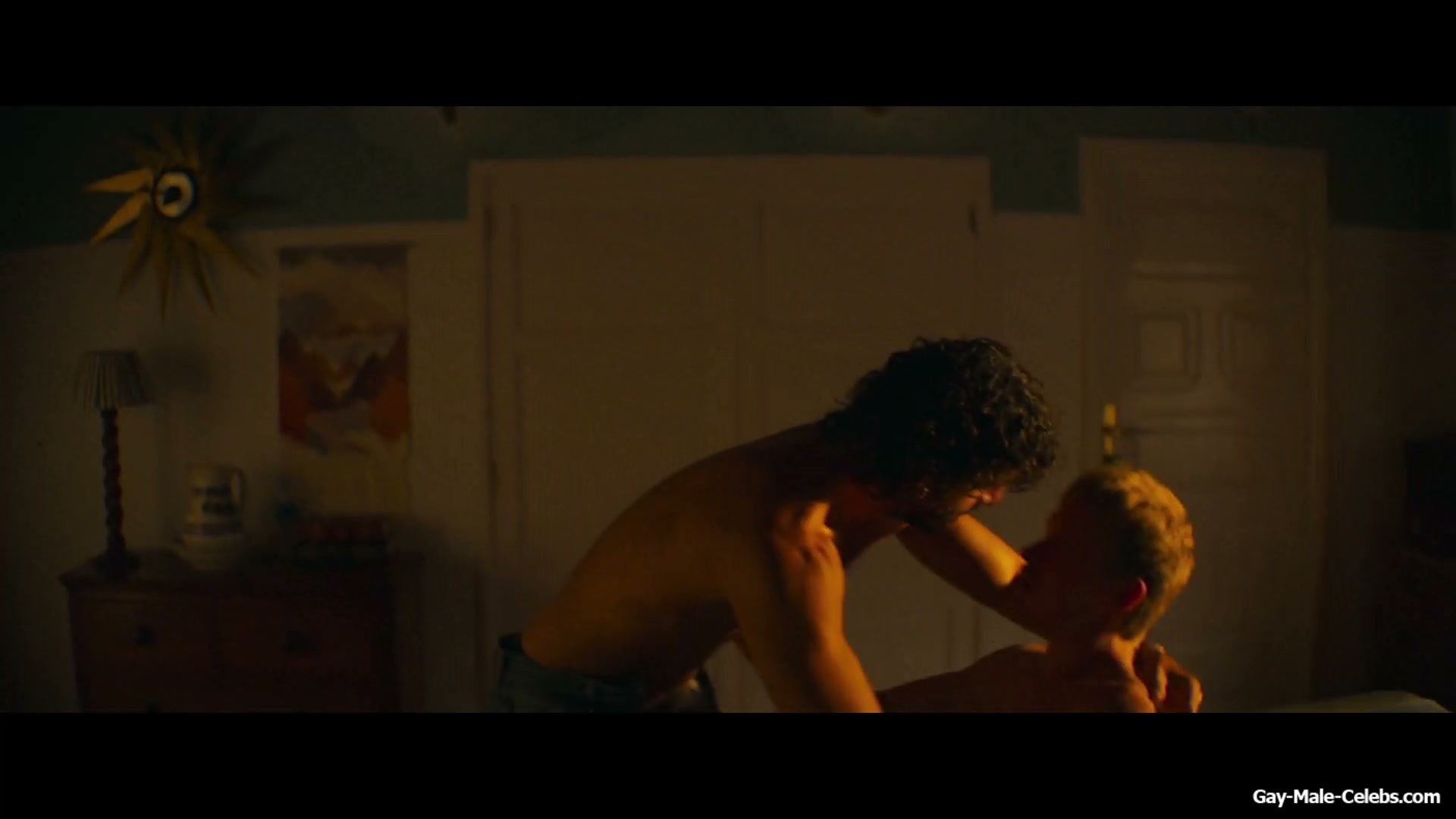 Freddie Dennis and Jaime Zatarain Frontal Nude And Gay Sex in A una isla de ti