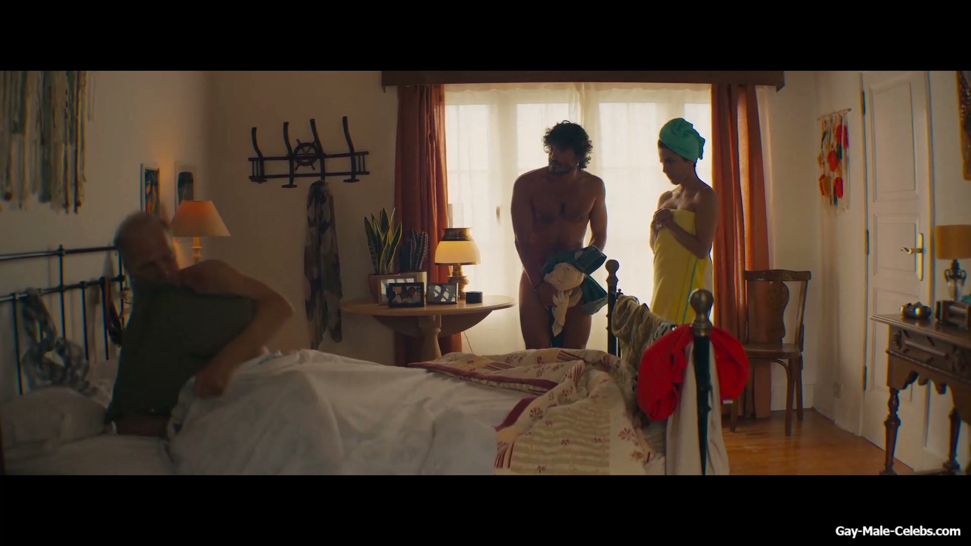 Freddie Dennis and Jaime Zatarain Frontal Nude And Gay Sex in A una isla de ti
