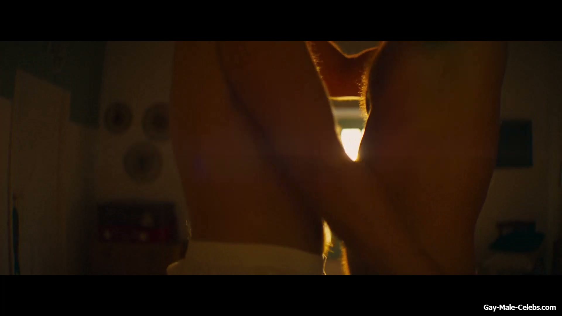 Freddie Dennis and Jaime Zatarain Frontal Nude And Gay Sex in A una isla de ti