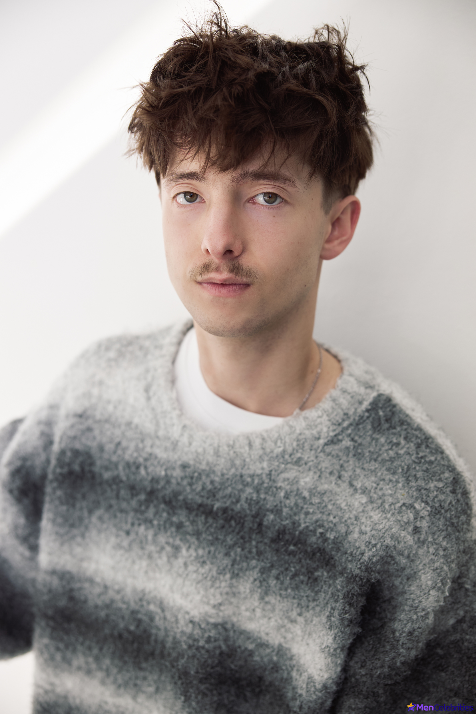 Joe Bird shirtless and sexy photos