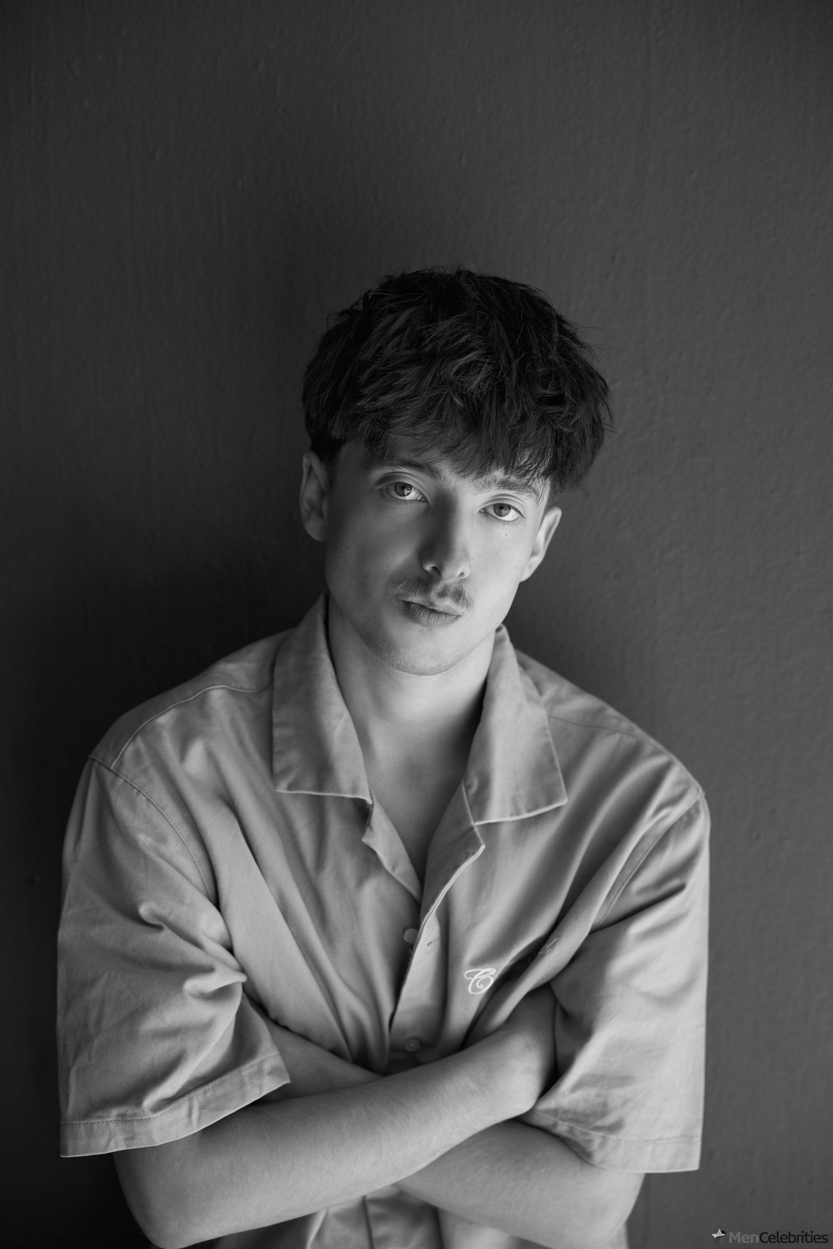 Joe Bird shirtless and sexy photos