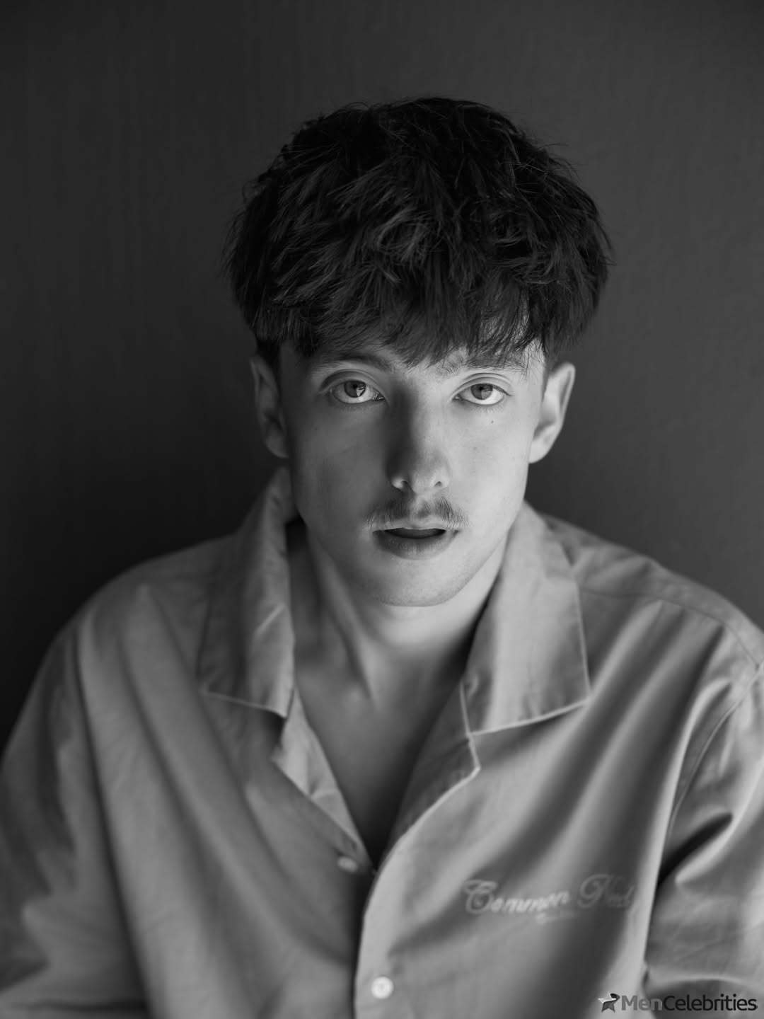 Joe Bird shirtless and sexy photos