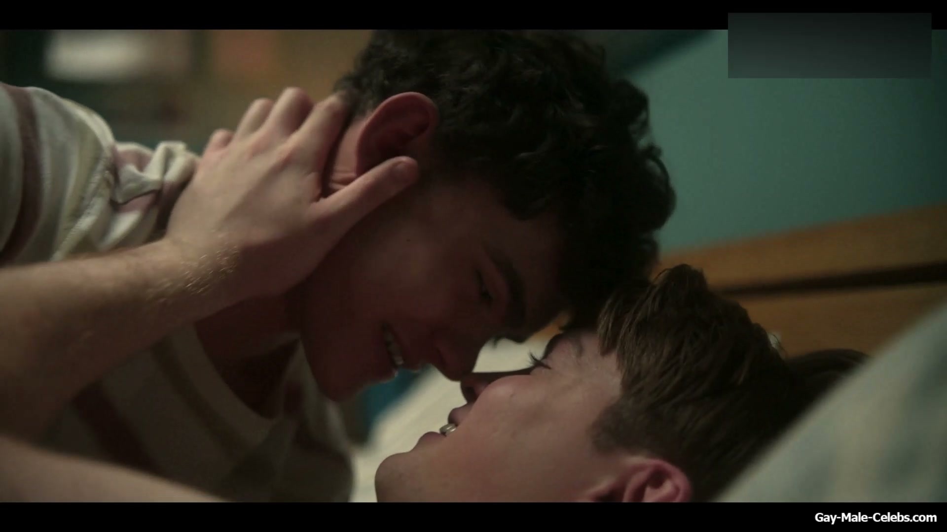 Joe Locke and Kit Connor Shirtless and Hot Gay Scene in Heartstopper