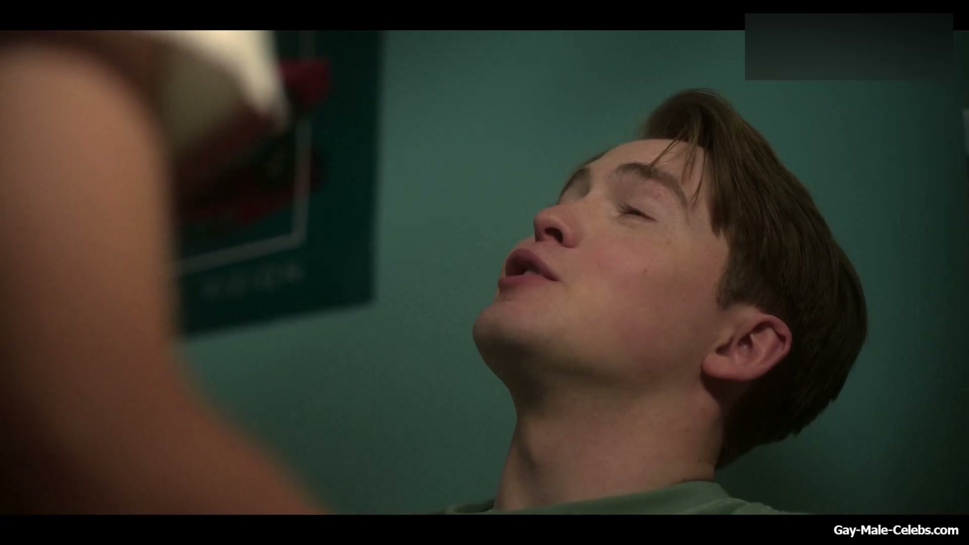 Joe Locke and Kit Connor Shirtless and Hot Gay Scene in Heartstopper