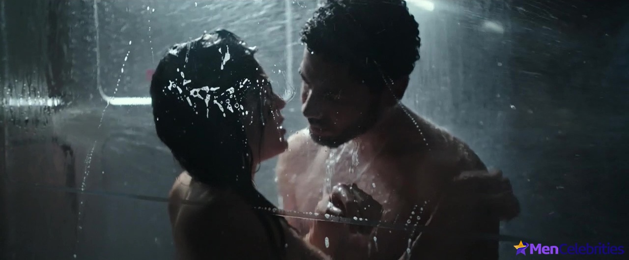 Jussie Smollett nude shower scenes in Alien Covenant